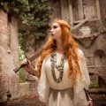 Fotoshoot ruwmantisch bunny glittergun shoot fotografie urbex portret fantasy ruine elf zwaard epic episch middeleeuwen