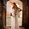 Fotoshoot ruwmantisch bunny glittergun shoot fotografie urbex portret fantasy ruine elf zwaard epic episch vergane glorie